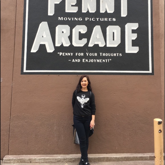 Meet your Posher, Nicole - Picture 3 of 4